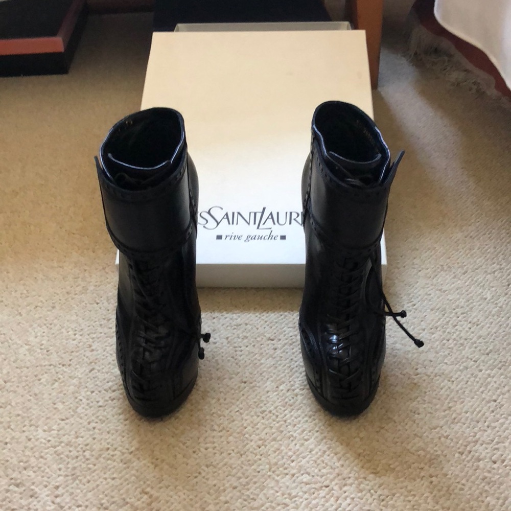 Yves saint laurent 💯 Authentic lace up booties